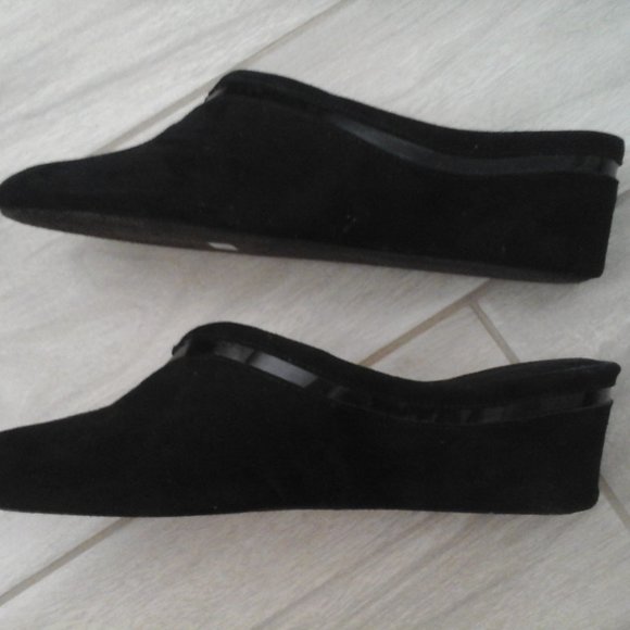 Jacques Levine Black Suede Slip On Wedge Slipper. Size 8 B - Picture 4 of 6